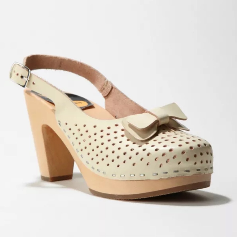 Swedish Hasbeens Mimmi Ivory Clogs with Bow Size 37, 6.5.